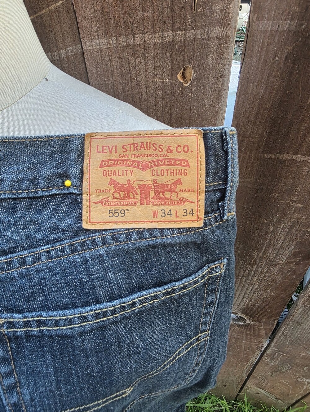 Levi's 559 Relaxed Straight Jeans in Dark Indigo with Leather Patch